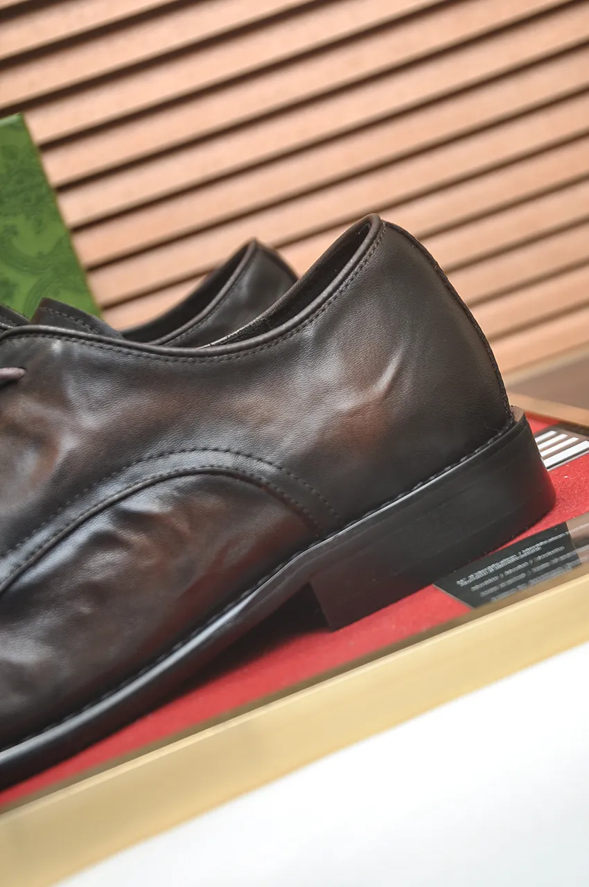 Men's shoes 💰580💶 Brand: GUCCI (Gucci) Standard code: Men's code 38/44 (45 can be customized) Grade: Same as the official website Original quality Material: Original cowhide Water-dyed cowhide lining Original rubber outsole Style category: Men's fashionable casual leather shoes Distinguished big-name luxury elements Top luxury Color: Actual picture